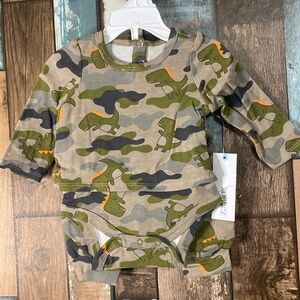 Robeez Dino 🦖 camo two piece set pattered onsie